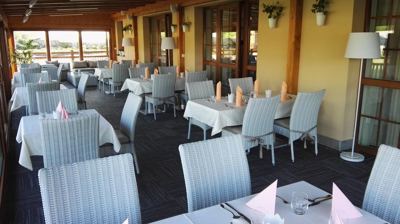 Malvazia Hotel Prievaly Buitenkant foto